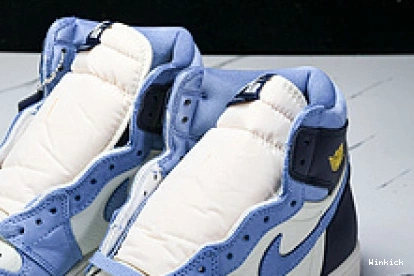 in Flight  1 High Jordan FD2596-400 First OG 1020
